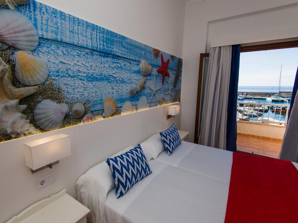 Hostal Cala Ratjada Exteriör bild