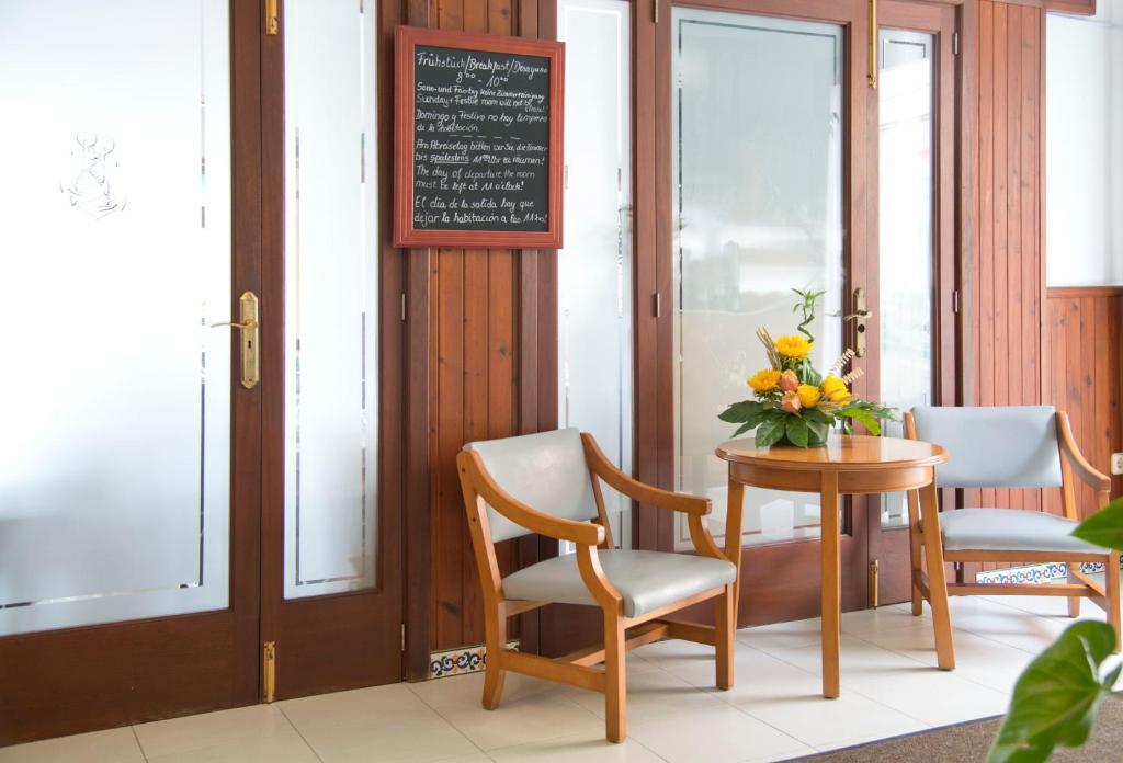 Hostal Cala Ratjada Exteriör bild