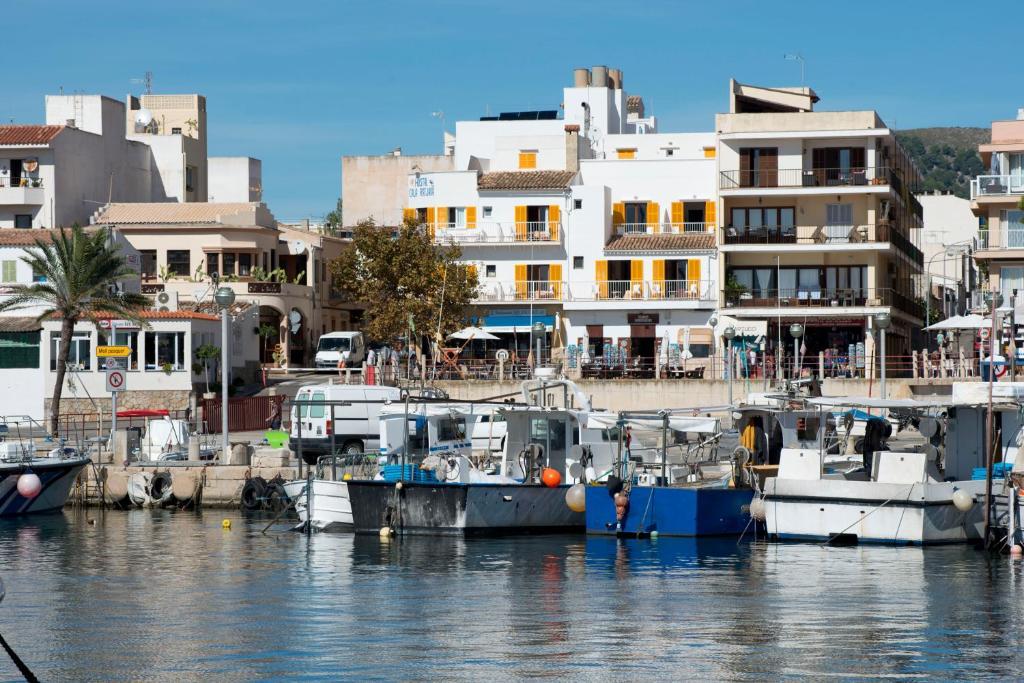 Hostal Cala Ratjada Exteriör bild