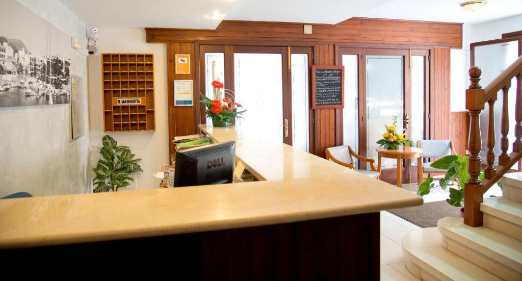 Hostal Cala Ratjada Exteriör bild