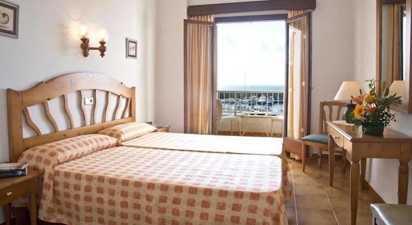 Hostal Cala Ratjada Exteriör bild