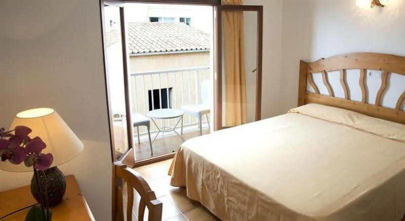 Hostal Cala Ratjada Exteriör bild