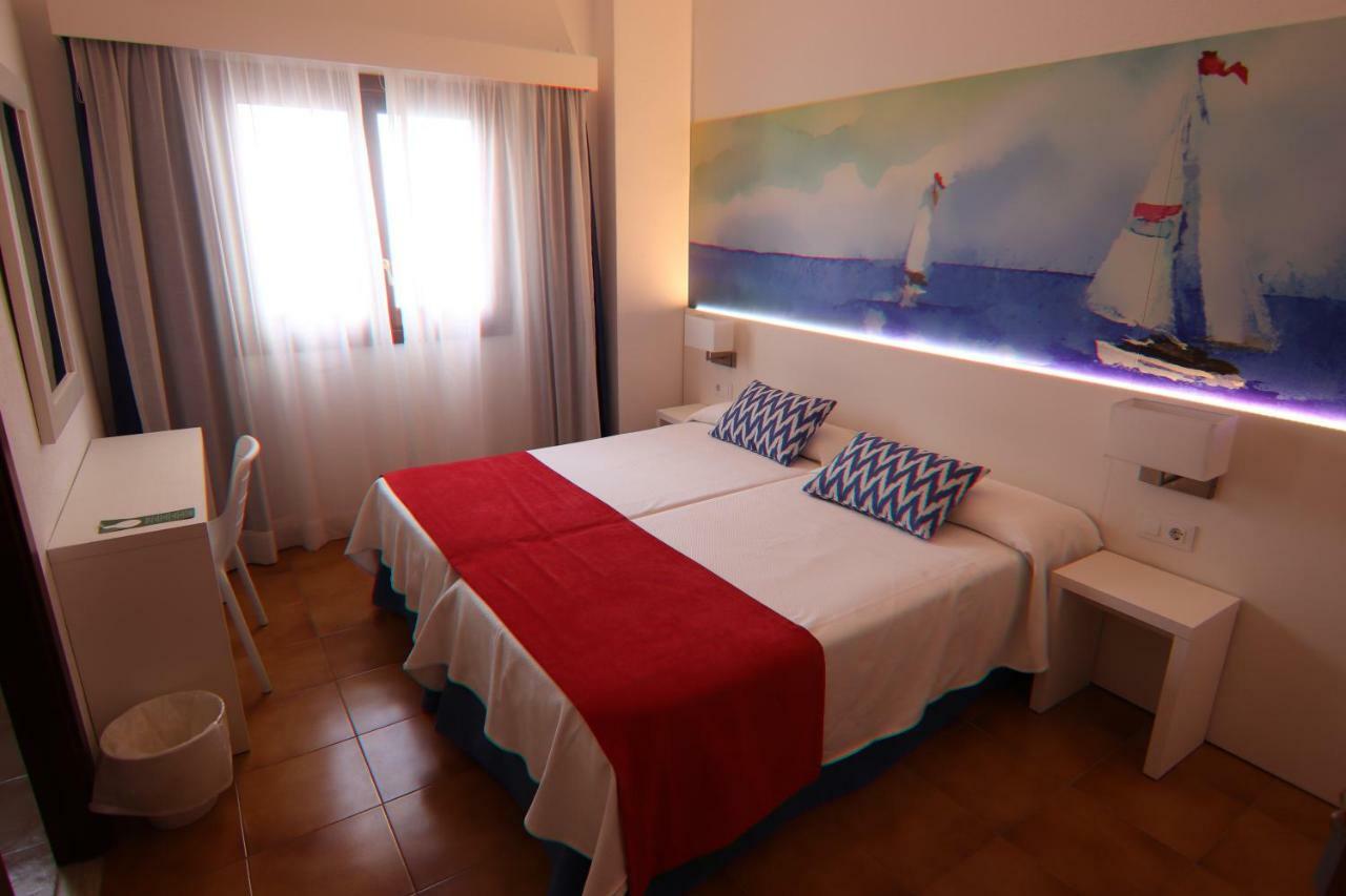 Hostal Cala Ratjada Exteriör bild